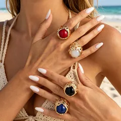 Vintage Style Round Ring For Women In Gold Featuring Electroplated Zinc Alloy With Resin Inlay