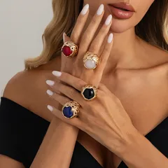 Vintage Style Round Ring For Women In Gold Featuring Electroplated Zinc Alloy With Resin Inlay 2