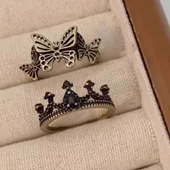 Vintage Style Unisex Insect Ring For Everyday Wear Featuring Electroplated Gold Alloy Design 5