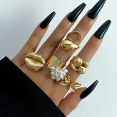 5 Pieces Set Of Electroplated Alloy Open Rings For Women Featuring Lips Design With Imitation Pearl Inlay