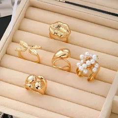 5 Pieces Set Of Electroplated Alloy Open Rings For Women Featuring Lips Design With Imitation Pearl Inlay 4
