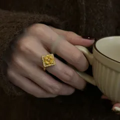 Women’s Flowers Ring In Gold Electroplated Copper With Zircon Inlay