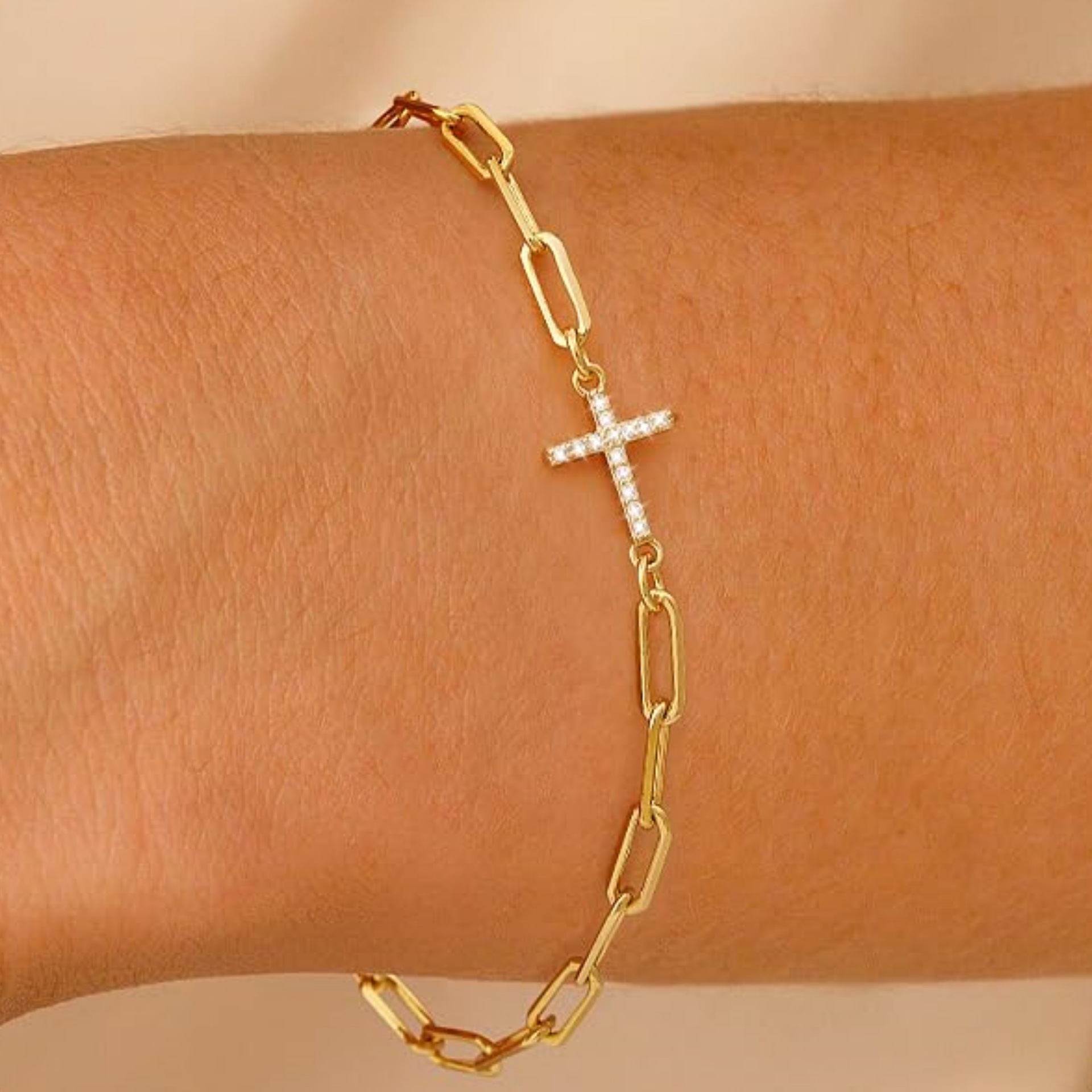 Paper Clip Bracelet For Women Featuring Copper Paperclip Chain With Electroplated Gold And Zircon Inlay