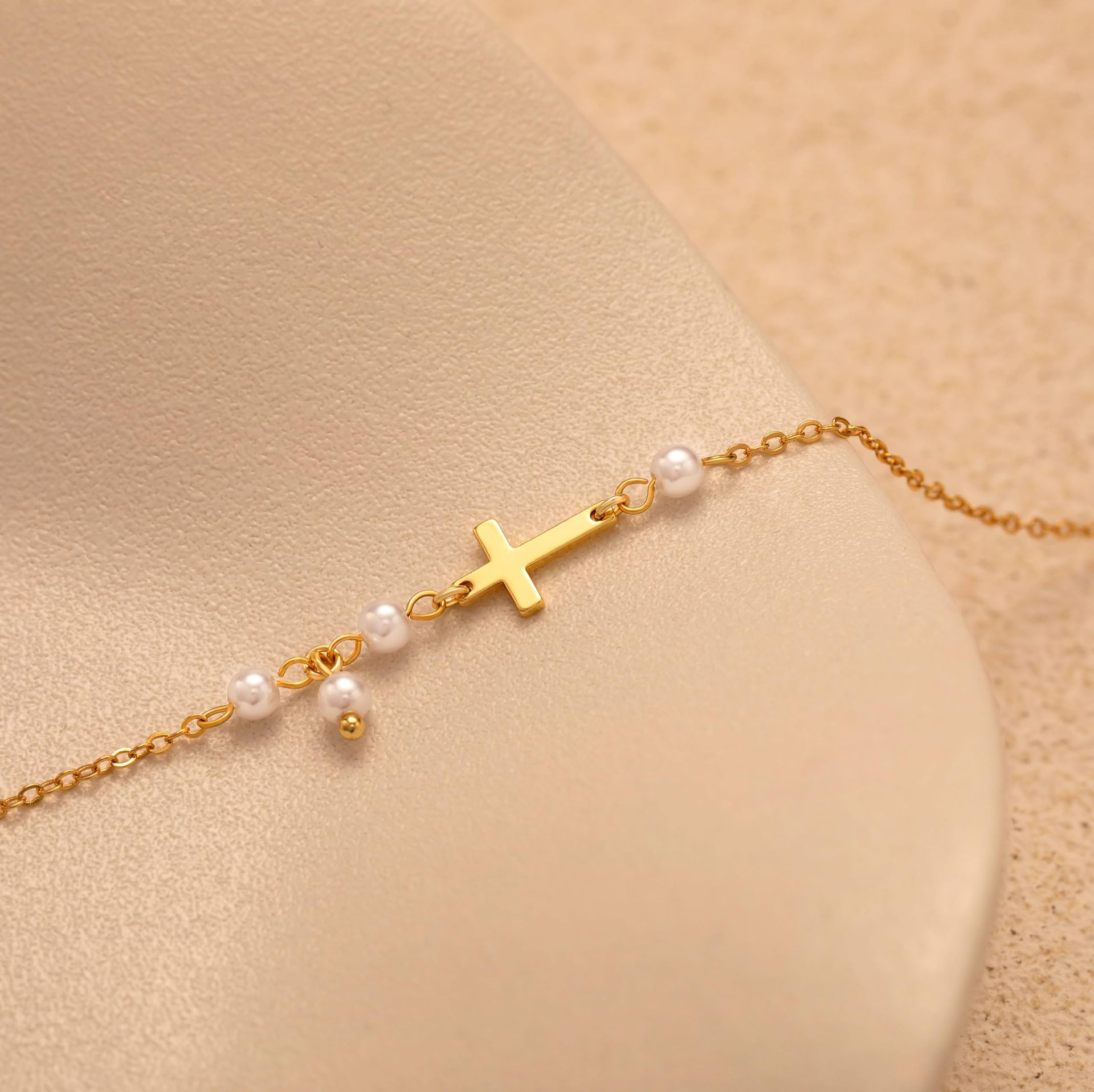 Paper Clip Bracelet For Women Featuring Copper Paperclip Chain With Electroplated Gold And Zircon Inlay 2