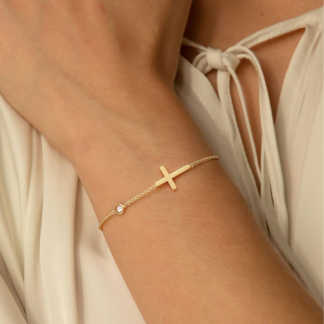 Paper Clip Bracelet For Women Featuring Copper Paperclip Chain With Electroplated Gold And Zircon Inlay 4