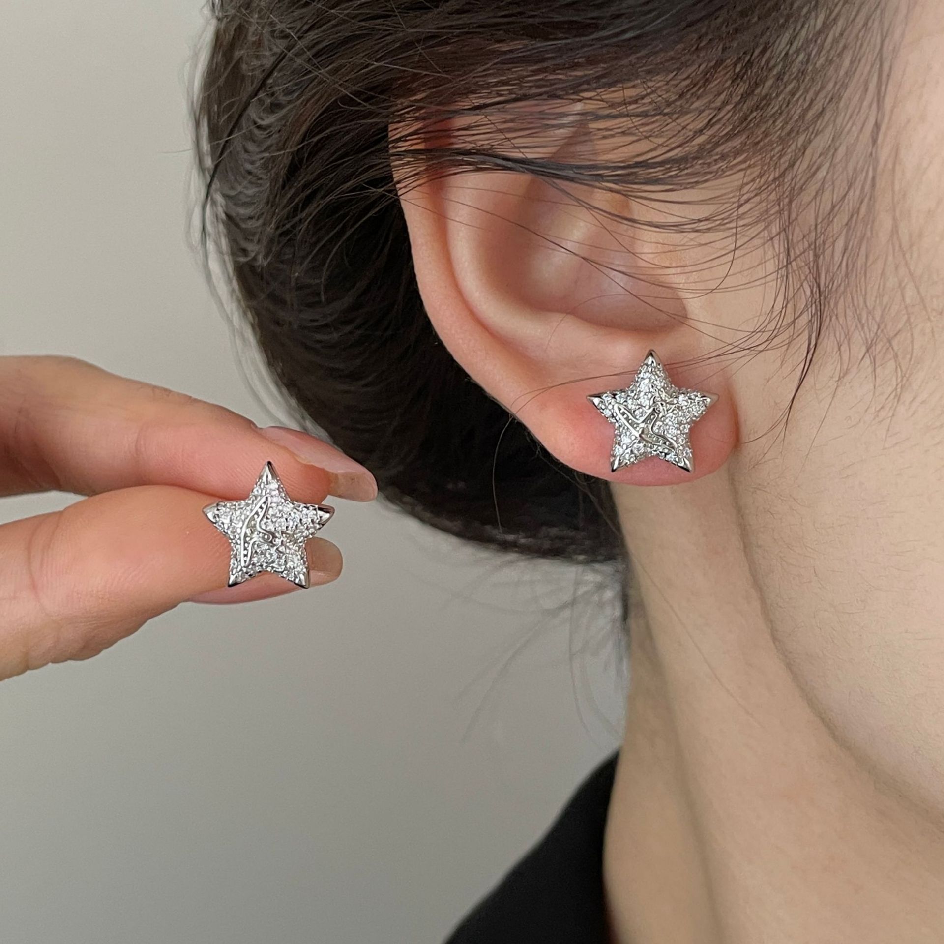 Pentagram Stud Earrings For Women With Copper Posts And Zircon Inlay, Electroplated Gold Plating Process 3