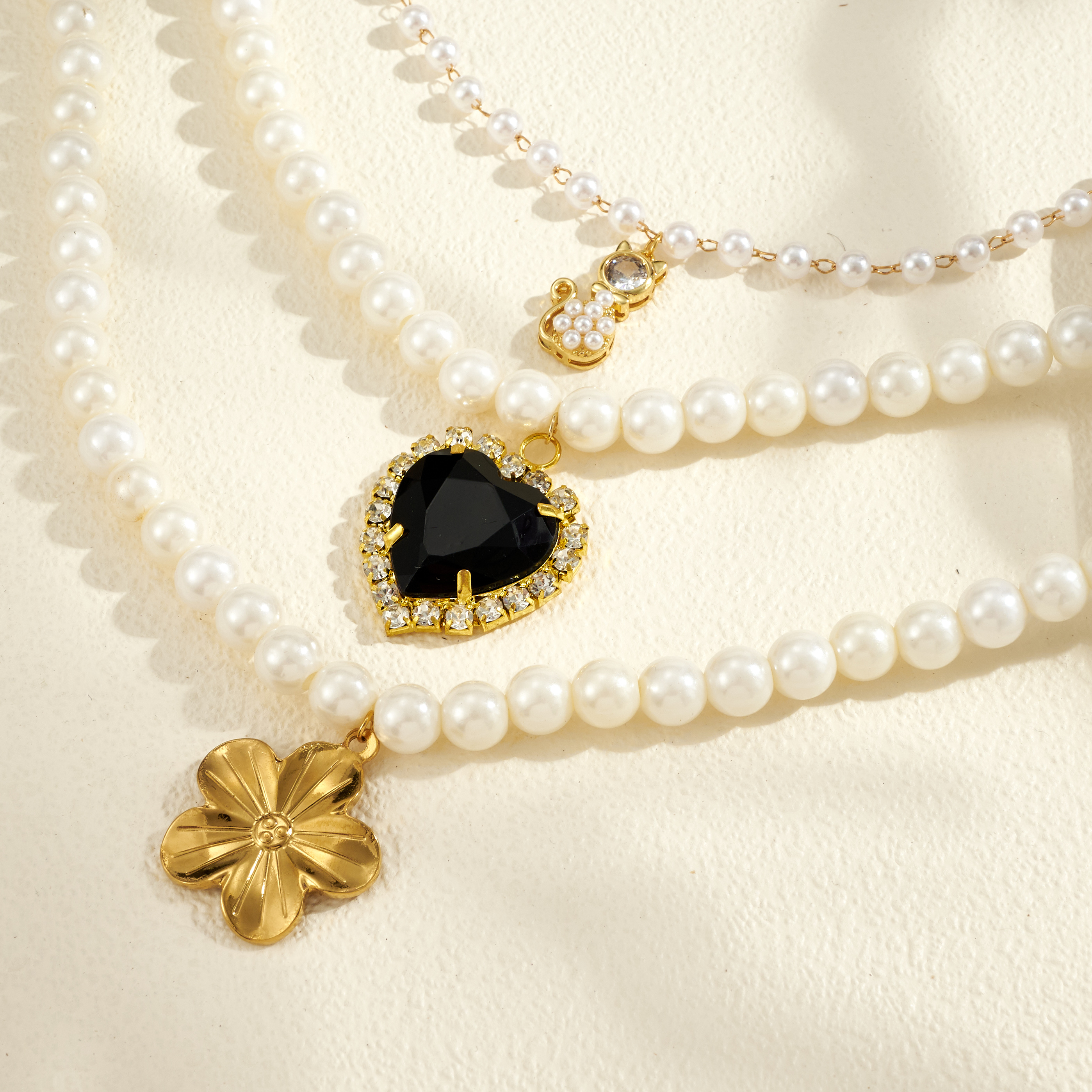 Polished Heart Shape Necklace For Women With 18K Gold Plated Copper And Imitation Pearl Inlay On Beaded Chain Featuring Water Plating 2
