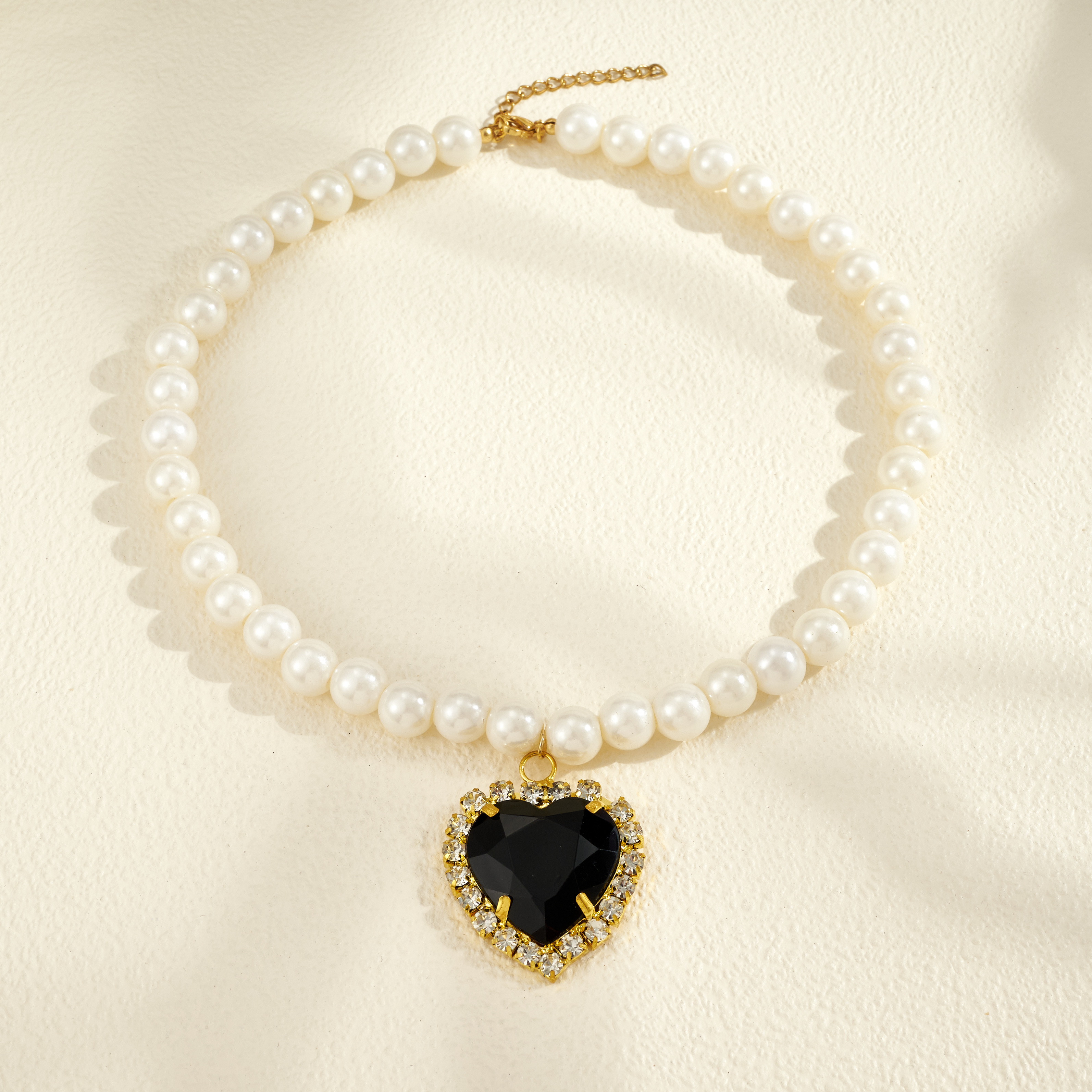 Polished Heart Shape Necklace For Women With 18K Gold Plated Copper And Imitation Pearl Inlay On Beaded Chain Featuring Water Plating 3