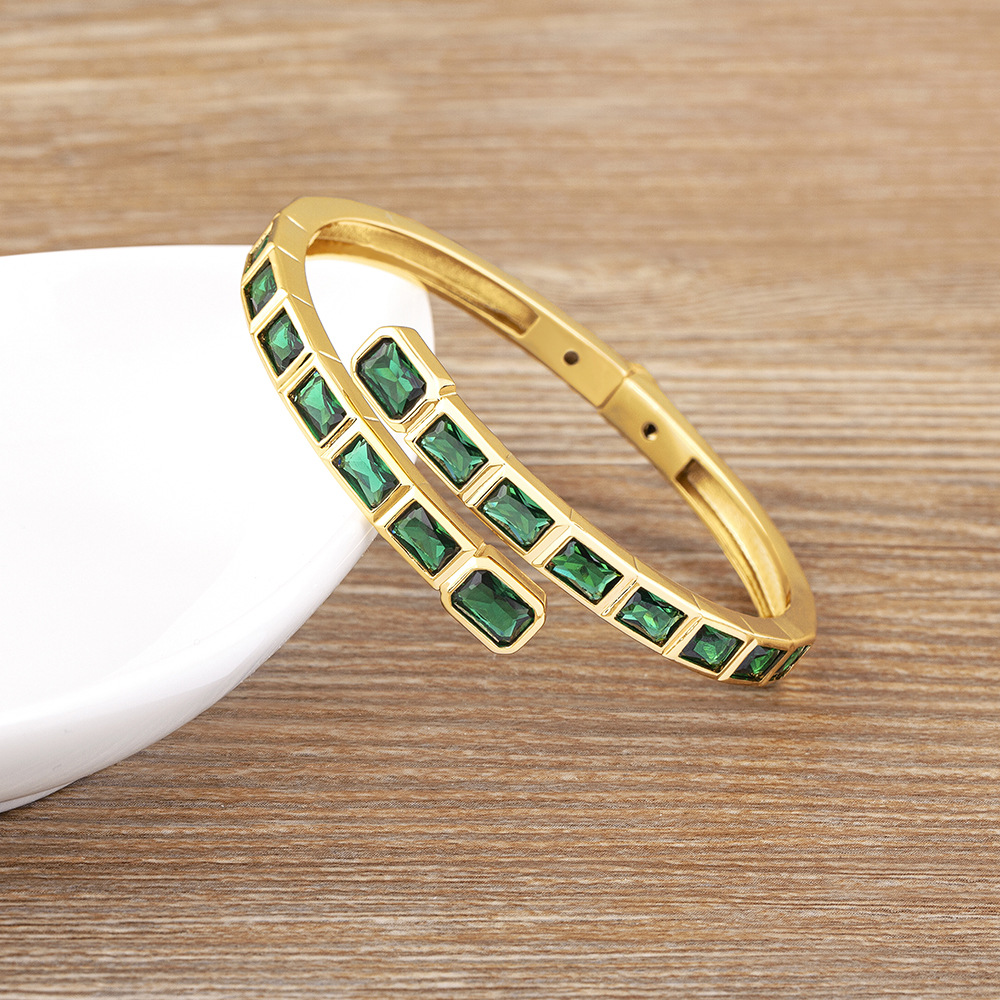 Retro Copper Bangle For Women With 18K Real Gold Plated Finish And Rhinestone Inlay