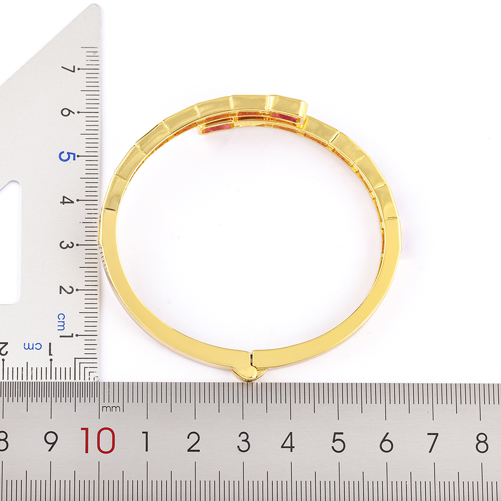 Retro Copper Bangle For Women With 18K Real Gold Plated Finish And Rhinestone Inlay 2