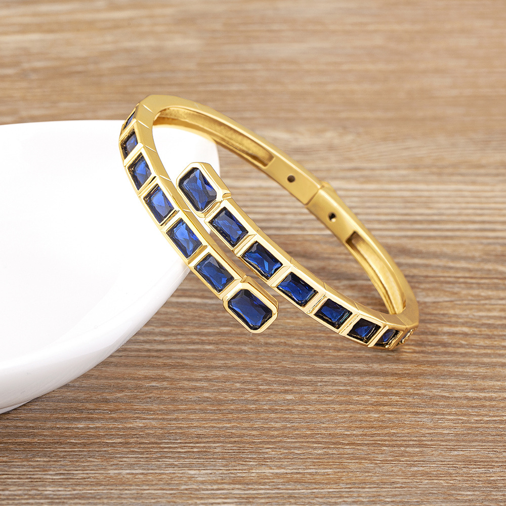 Retro Copper Bangle For Women With 18K Real Gold Plated Finish And Rhinestone Inlay 3