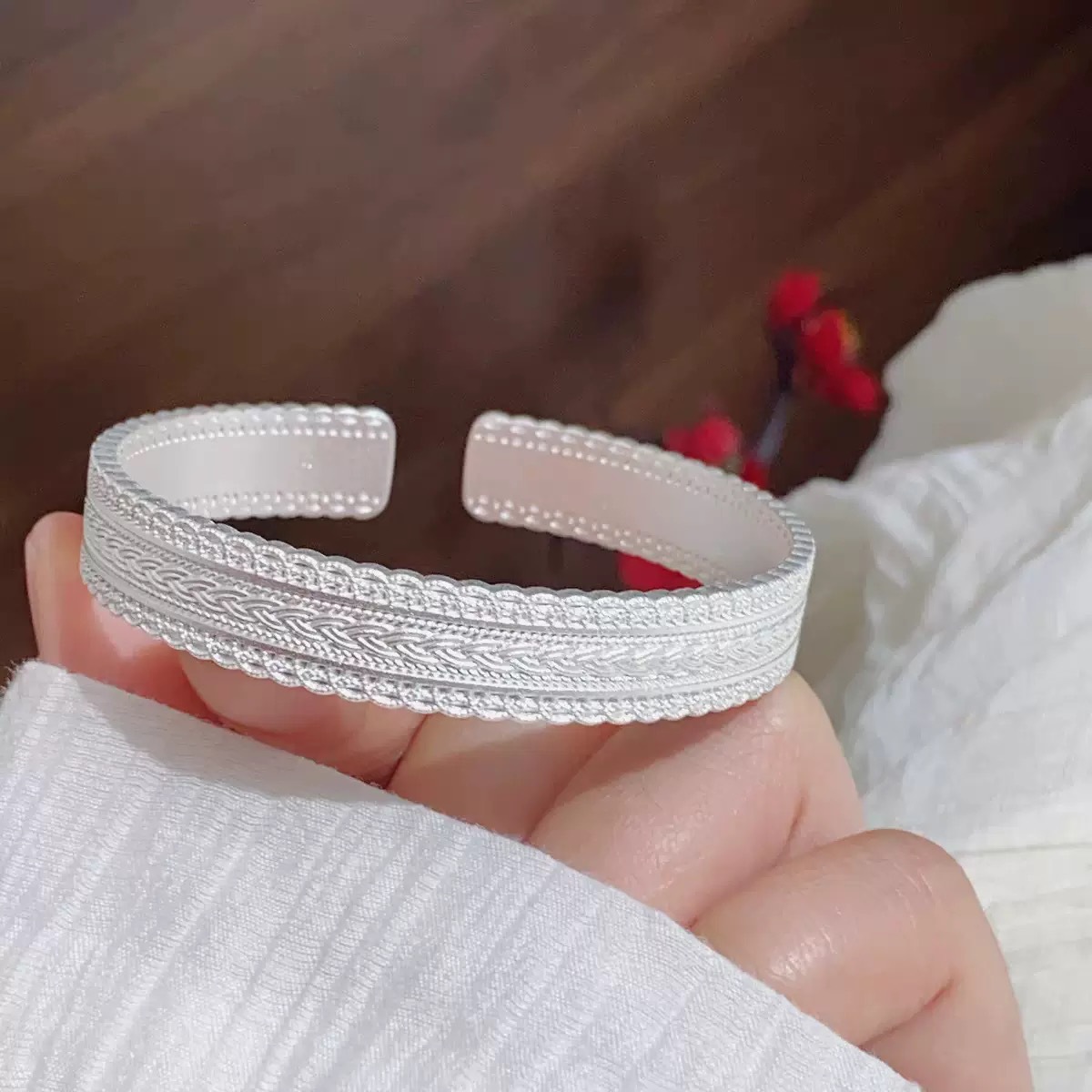 Retro Electroplated Copper Wristband For Women In Gold, Perfect For Festival Wear