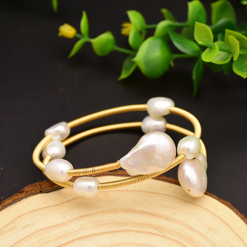 Solid Color Freshwater Pearl Bracelet For Women Featuring 18K Gold Plated Design With Pearl Inlay