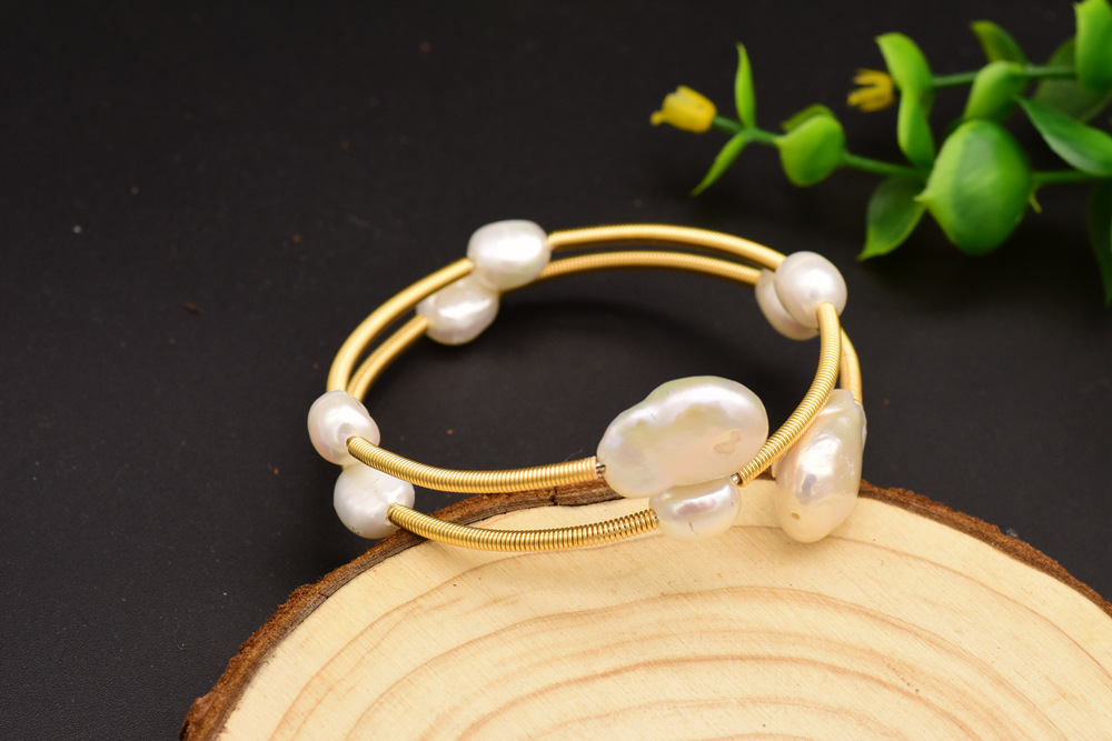 Solid Color Freshwater Pearl Bracelet For Women Featuring 18K Gold Plated Design With Pearl Inlay 2
