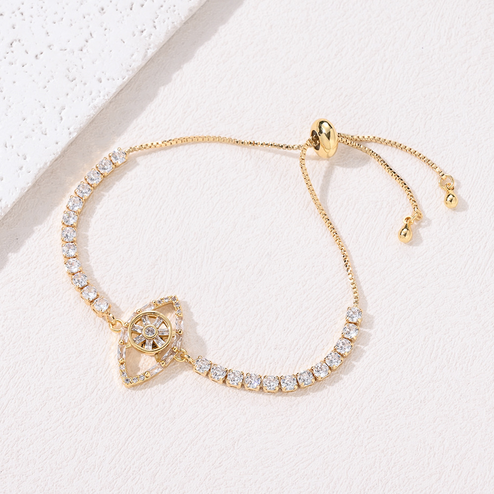 Rotatable Flowers Bracelet For Women In Copper With Golden Plated Electroplated Finish And Titanium Steel Chain 4