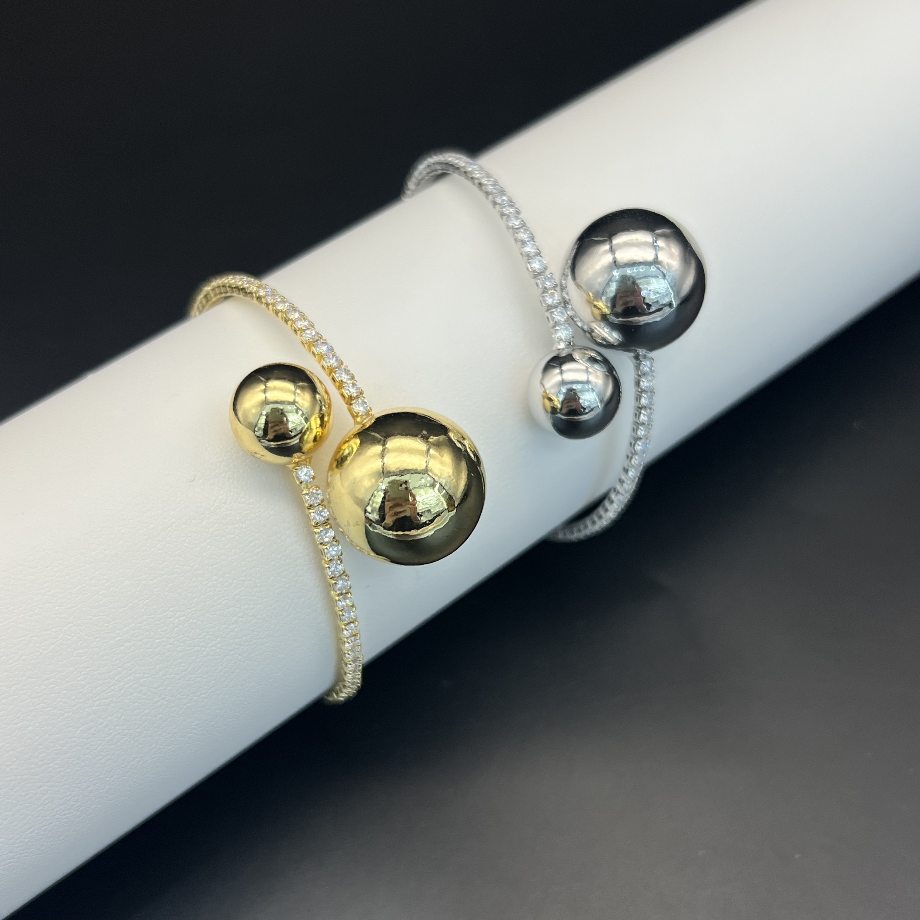 Round Claw Setting Bangle For Women In Copper With Zircon Inlay And 0.03µm Water Plating Finish 2