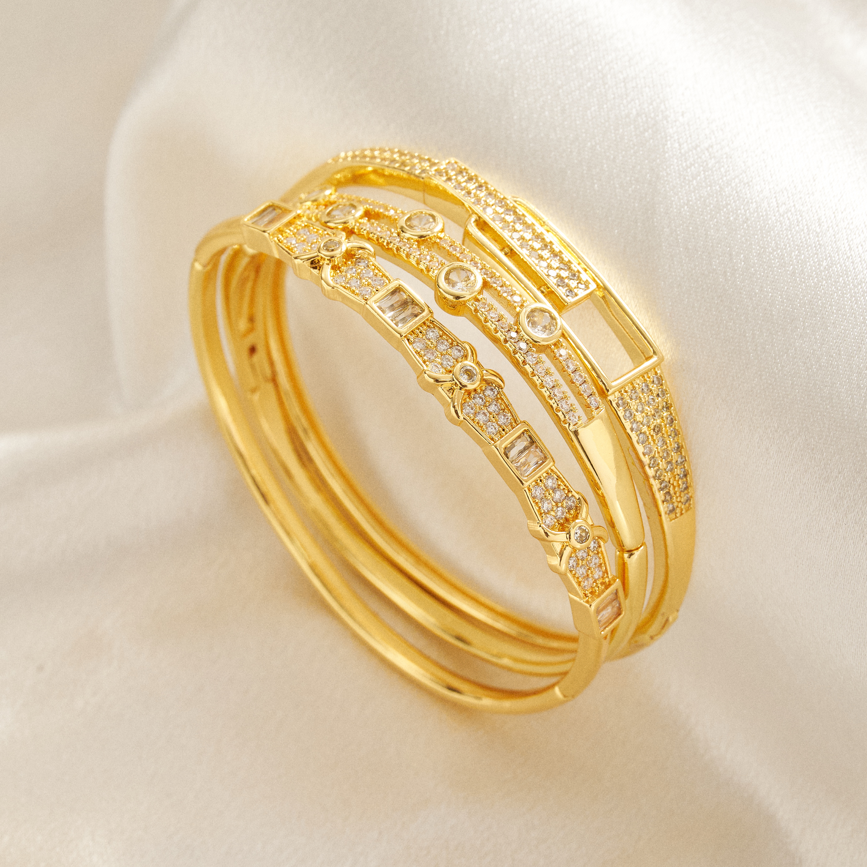 Round Electroplated Bangle For Women In Copper With 18K Real Gold Water Plating And Zircon Inlay 2