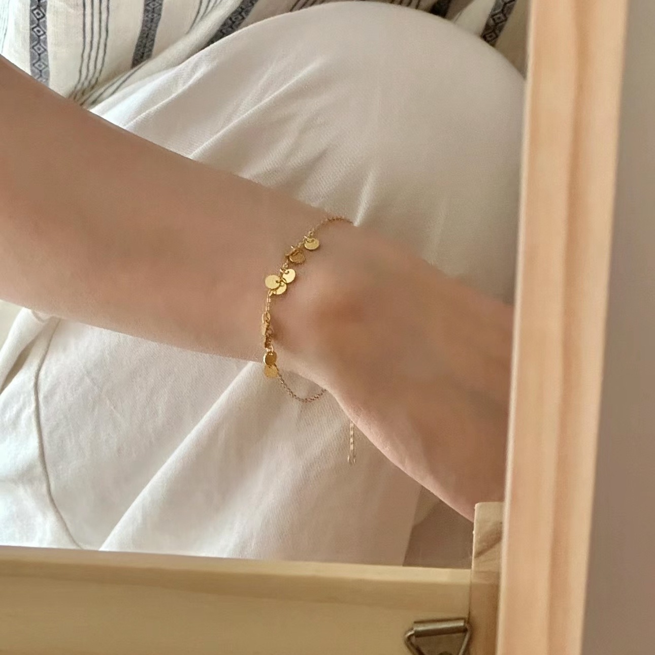 Round Electroplated Copper Bracelet For Women In Gold, Perfect For Business Occasions 2