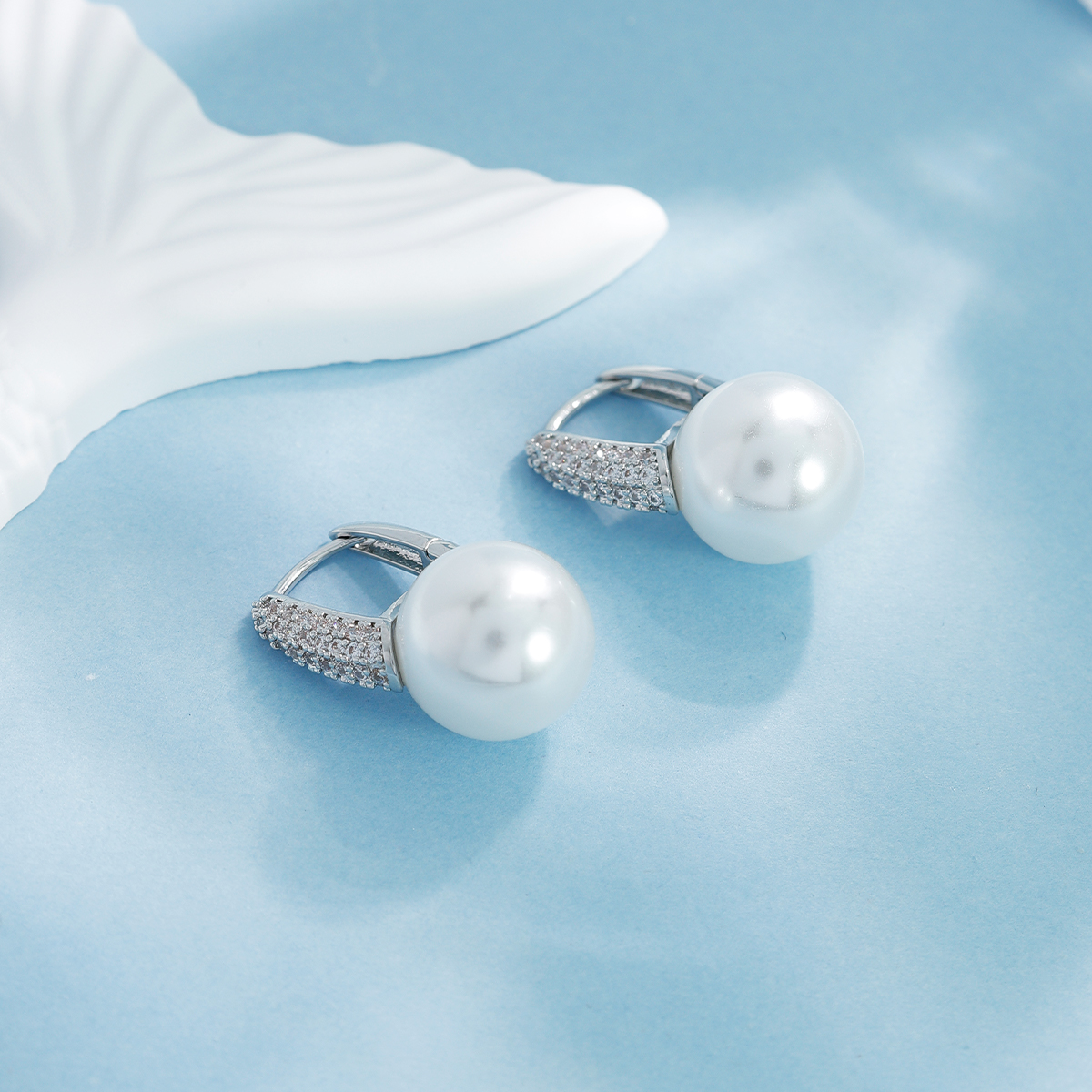 Round Pearl Earrings For Women With Bezel Setting In Copper Material Featuring Water Plating Process 5