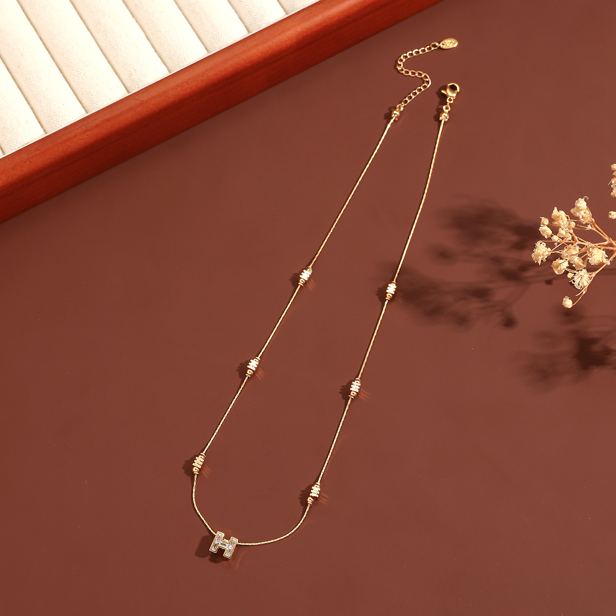 Round Pendant Necklace For Women With Copper Pendant And Titanium Steel Micro Super Whisper Thin Chain Featuring Zircon Inlay 3