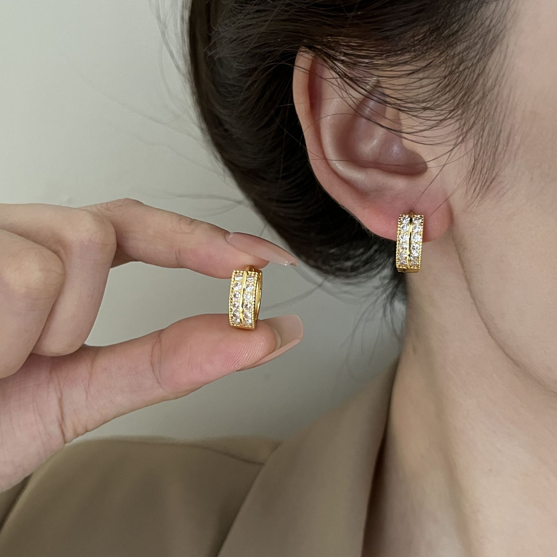 Simple Style Geometric Earrings For Women In Golden Copper With Zircon Inlay, Featuring Electroplated Craftsmanship 2