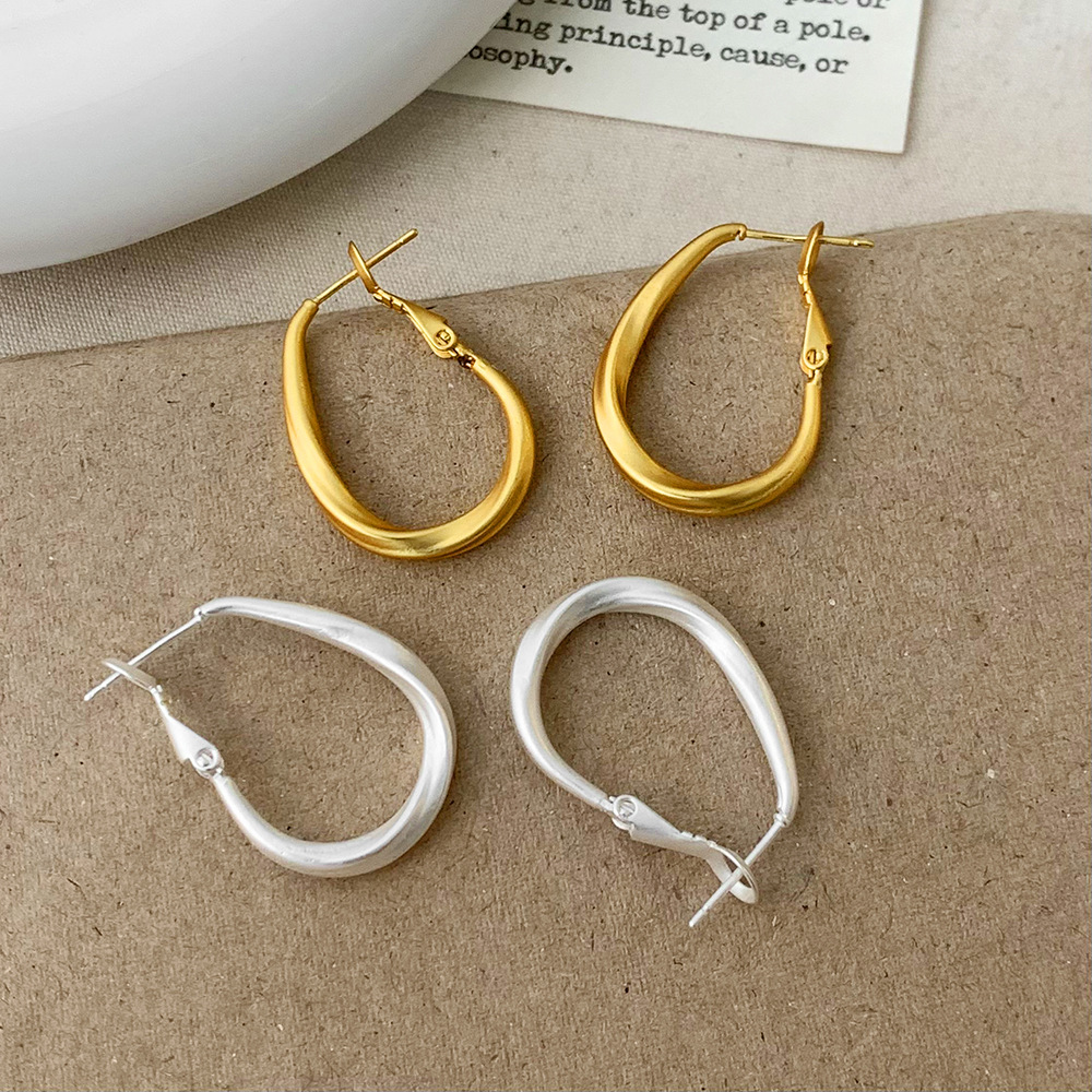 Simple Style Oval Hoop Earrings For Women In Golden Copper With Electroplated Finish