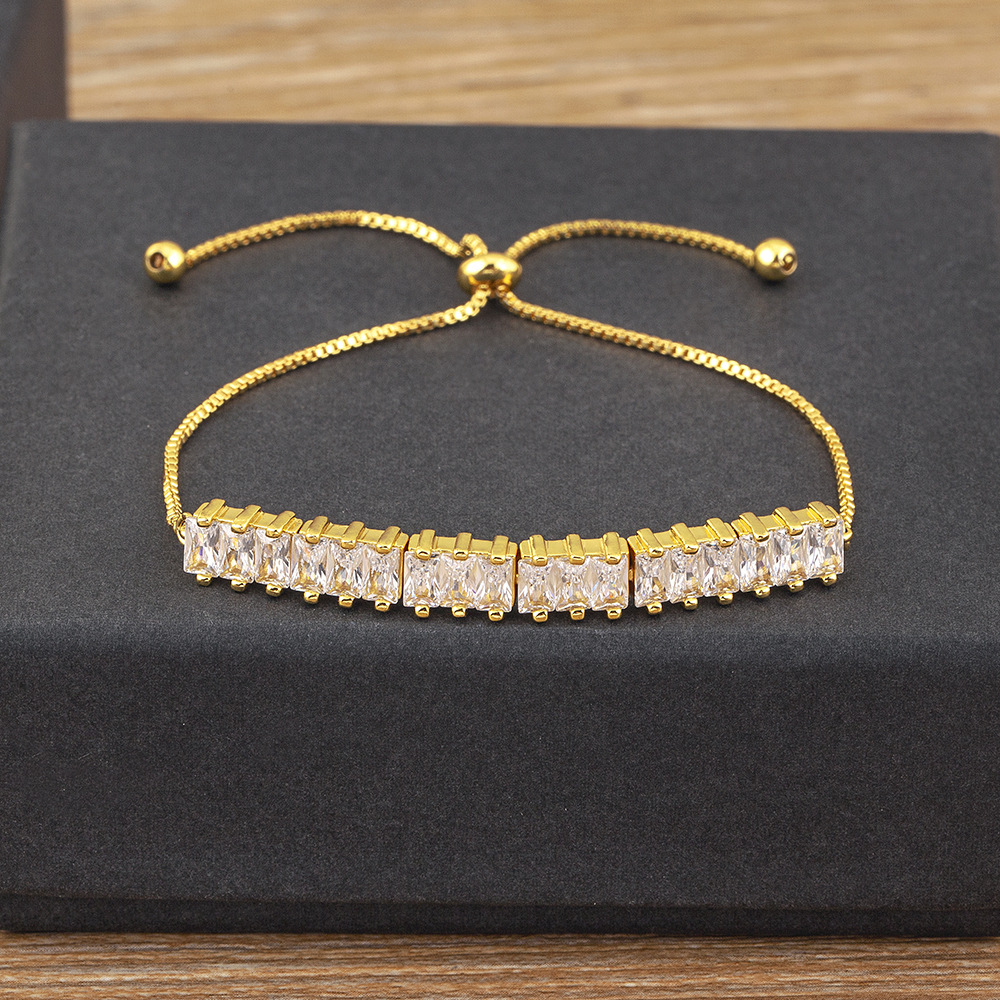 Simple Style Round Copper Bracelet With 18K Real Gold Plated Finish And Rhinestone Inlay