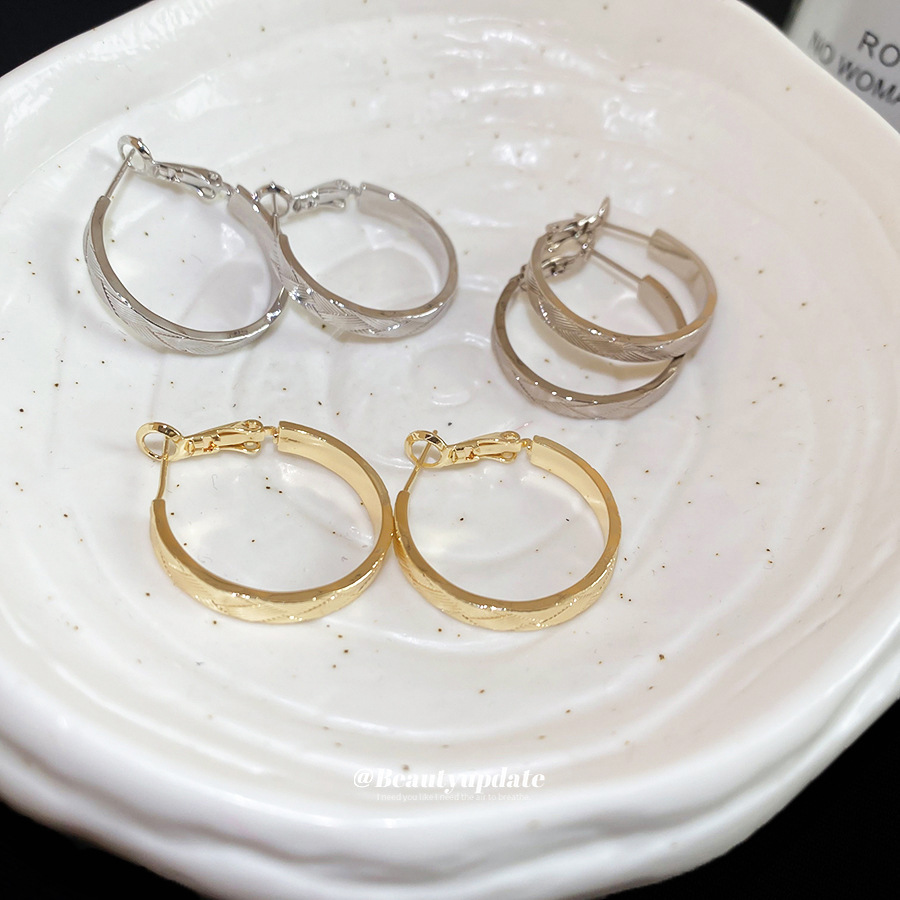 Simple Style Round Gold Earrings For Women, Electroplated Copper With 304 Stainless Steel Ear Pins 4