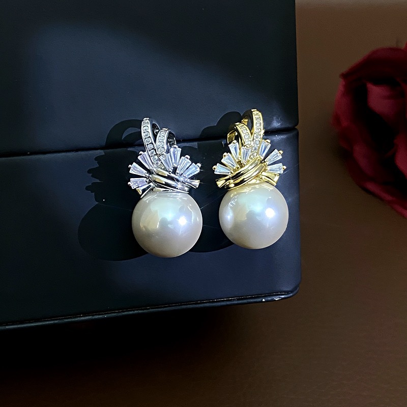 Simple Style Round Stud Earrings For Women In Copper With Real Gold Plated Finish And Zircon Inlay, Golden Color