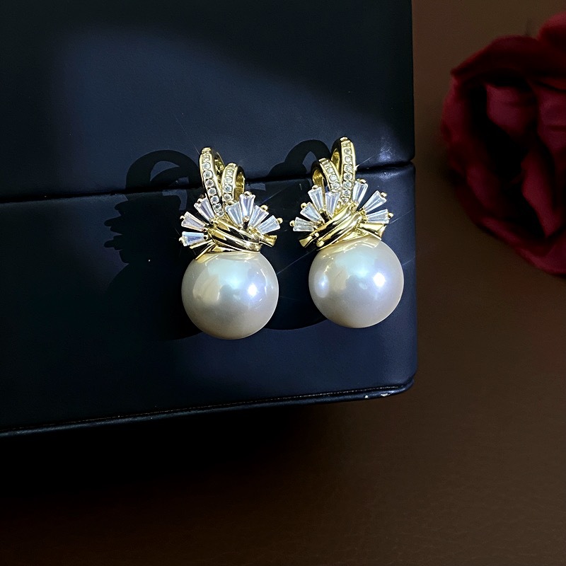 Simple Style Round Stud Earrings For Women In Copper With Real Gold Plated Finish And Zircon Inlay, Golden Color 2