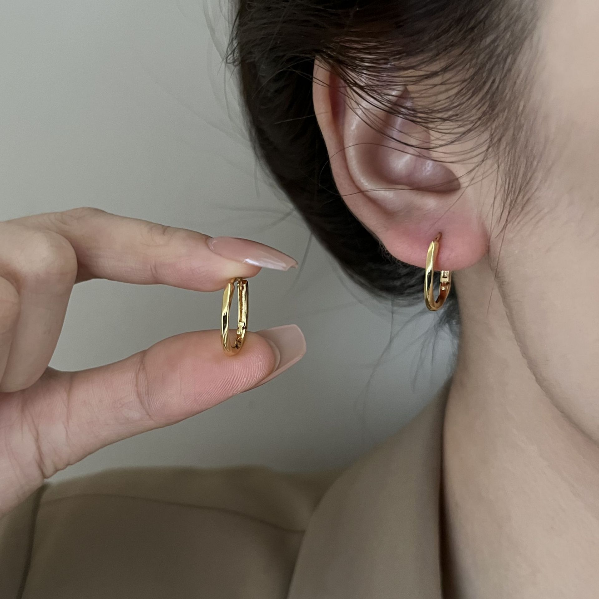 Simple Style Twist Earrings For Women In Copper Featuring Electroplated Craftsmanship 2