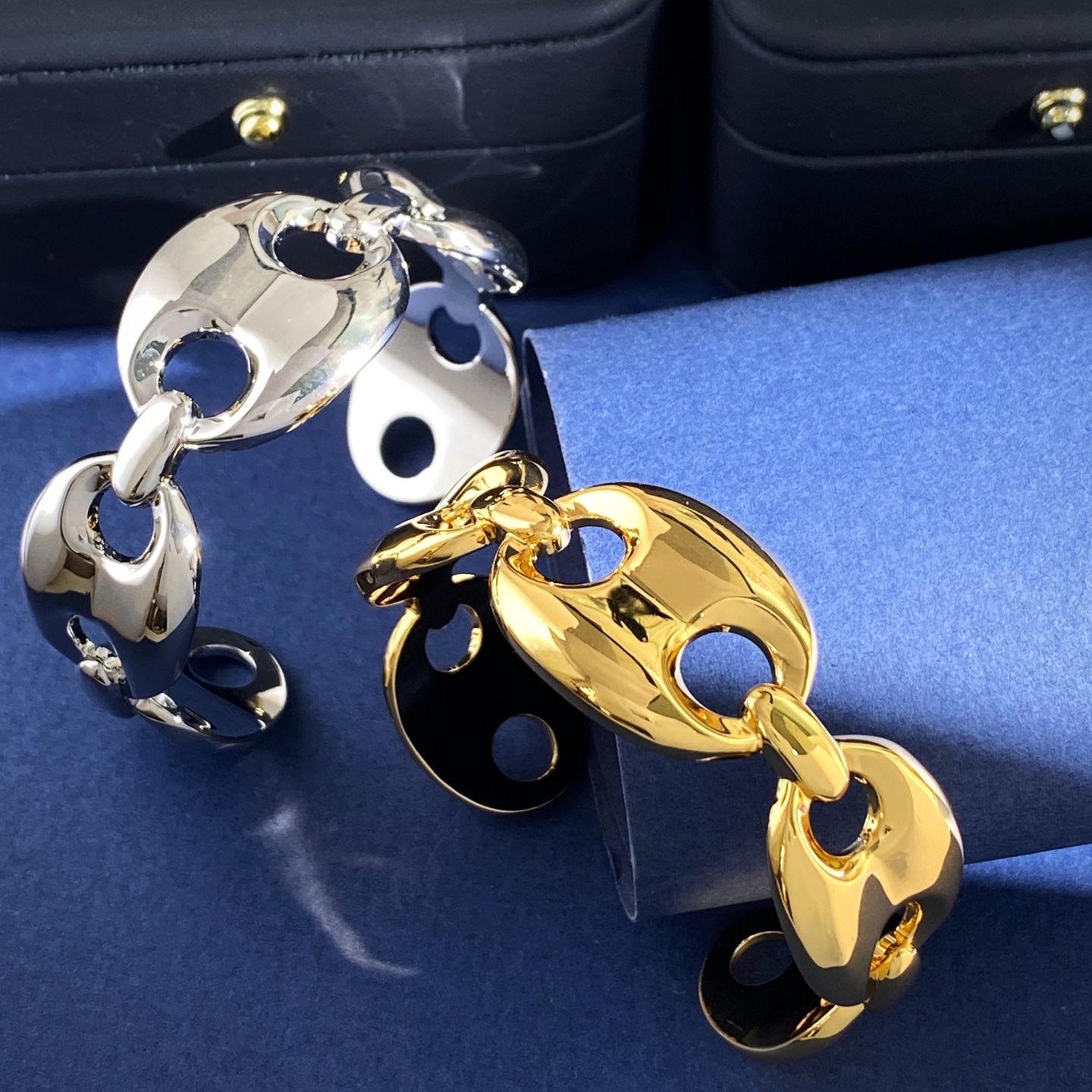 Smooth C Shape Wristband Bangle For Women In Copper With 18K Real Gold Plated Water Plating And 0.03µm Thickness