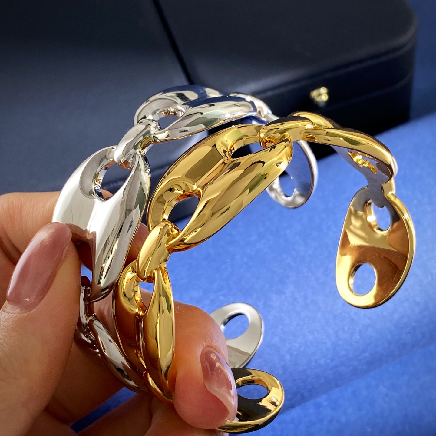 Smooth C Shape Wristband Bangle For Women In Copper With 18K Real Gold Plated Water Plating And 0.03µm Thickness 3
