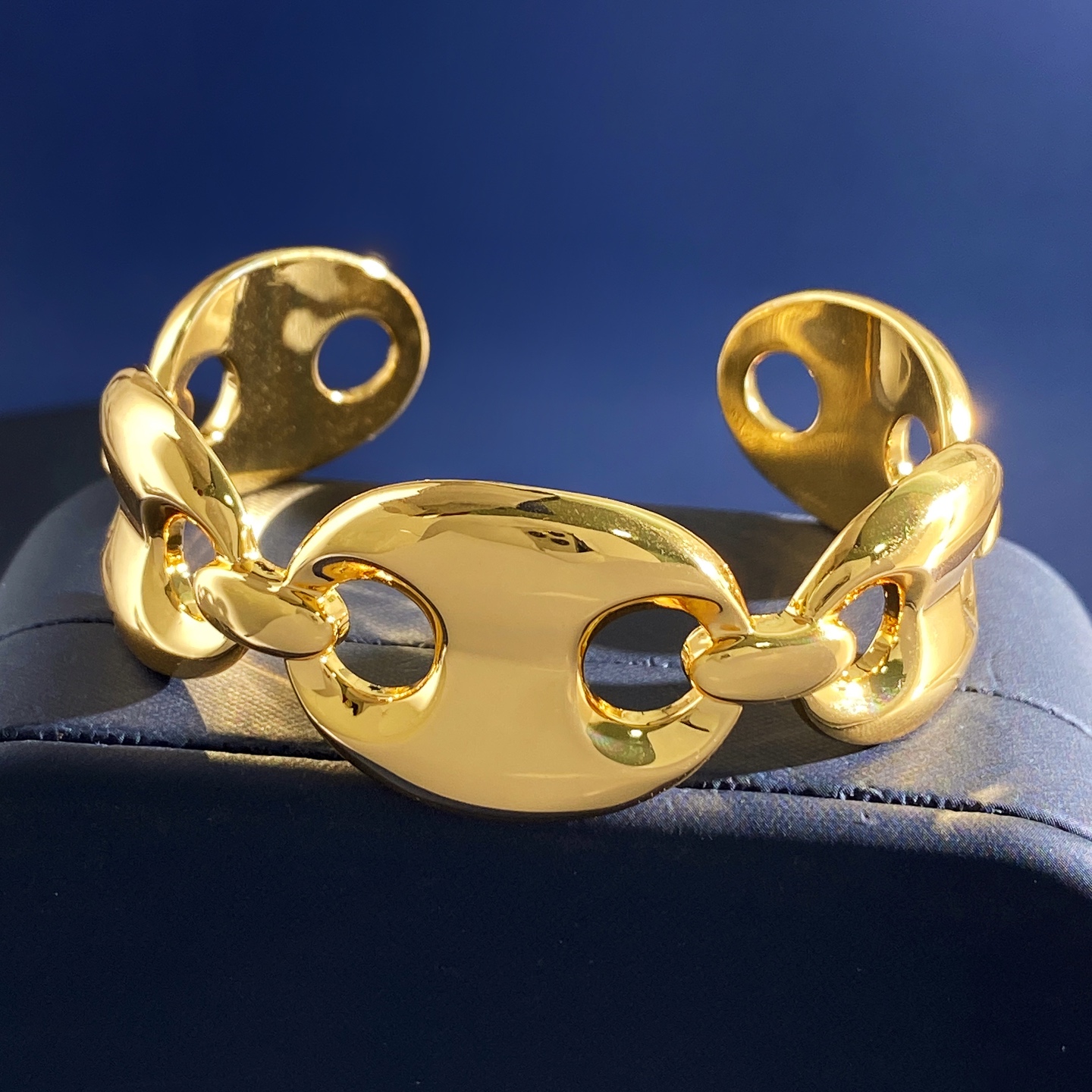 Smooth C Shape Wristband Bangle For Women In Copper With 18K Real Gold Plated Water Plating And 0.03µm Thickness 6