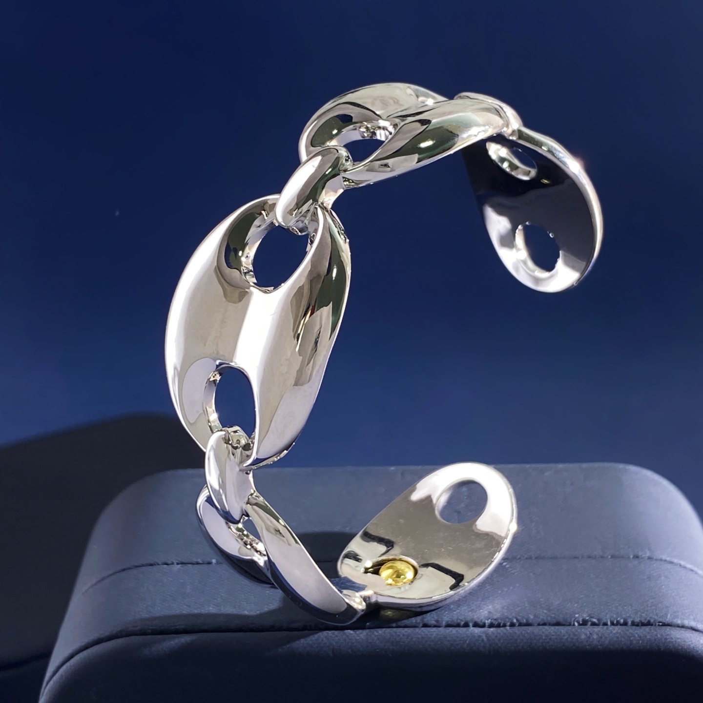Smooth C Shape Wristband Bangle For Women In Copper With 18K Real Gold Plated Water Plating And 0.03µm Thickness 7