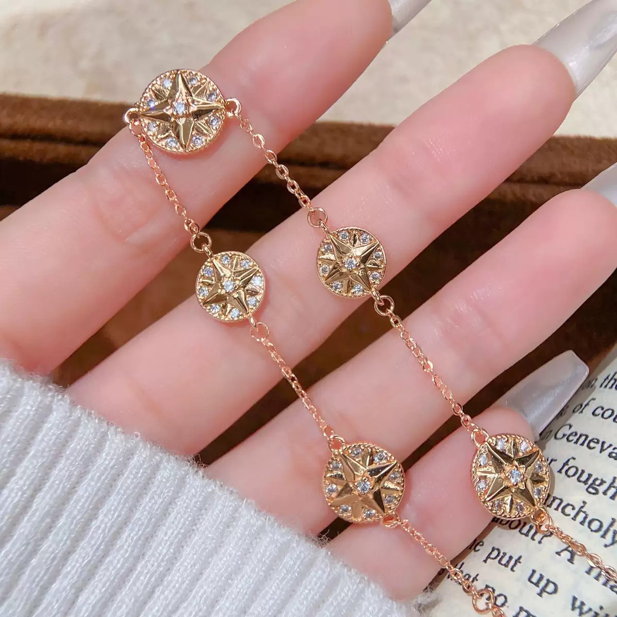 Snake Pattern Copper Wristband For Women With Electroplated Gold Plating And Artificial Gemstone Inlay Featuring Snake Chain 5