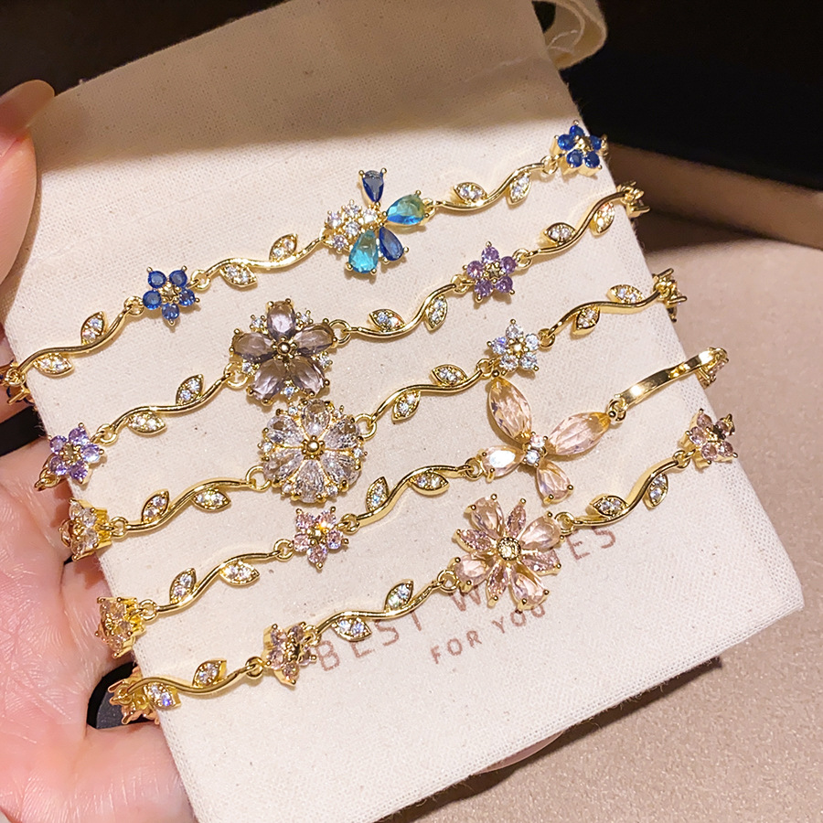 Sweet Flowers Bracelet For Women Featuring Copper Pendant With Zircon Inlay