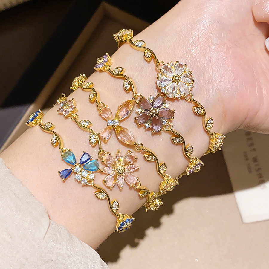 Sweet Flowers Bracelet For Women Featuring Copper Pendant With Zircon Inlay 2