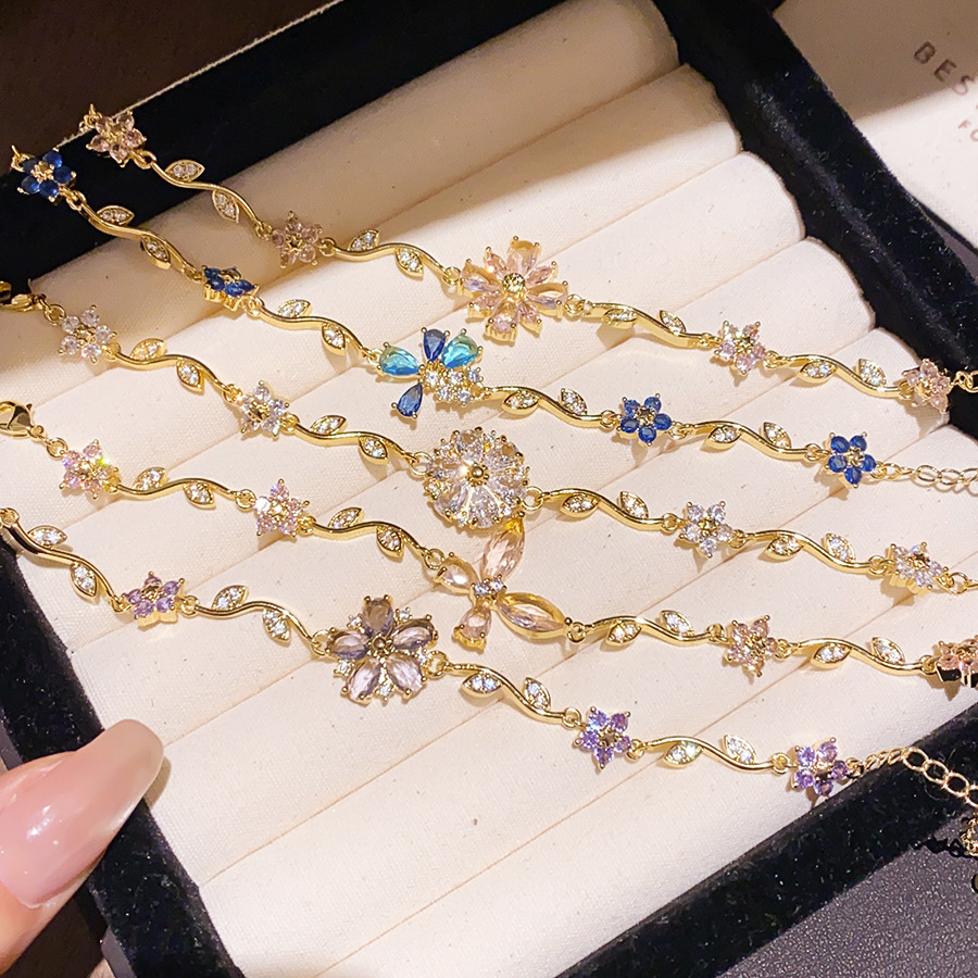 Sweet Flowers Bracelet For Women Featuring Copper Pendant With Zircon Inlay 3
