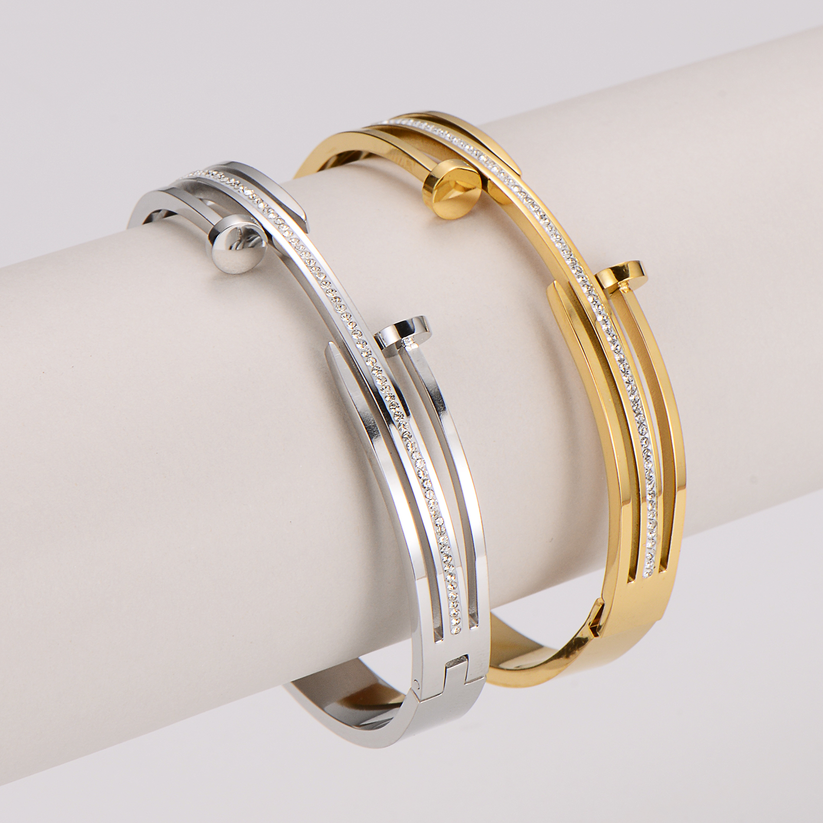 Electroplated T Shape Bangle For Women In 304 Stainless Steel With 18K Gold PVD Coating And Rhinestones Inlay