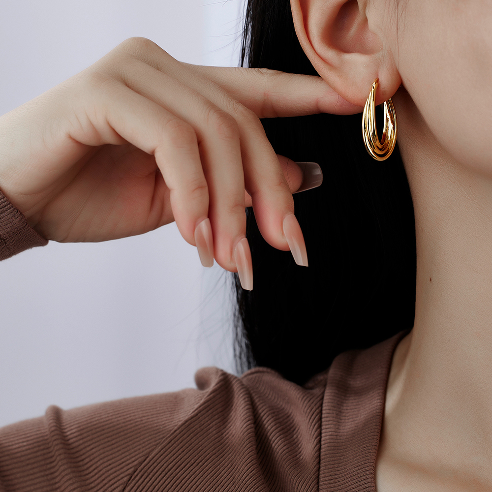 Three-dimensional C Shape Earrings For Women In Copper With 18K Real Gold Plated Water Plating And 0.03µm Thickness 3