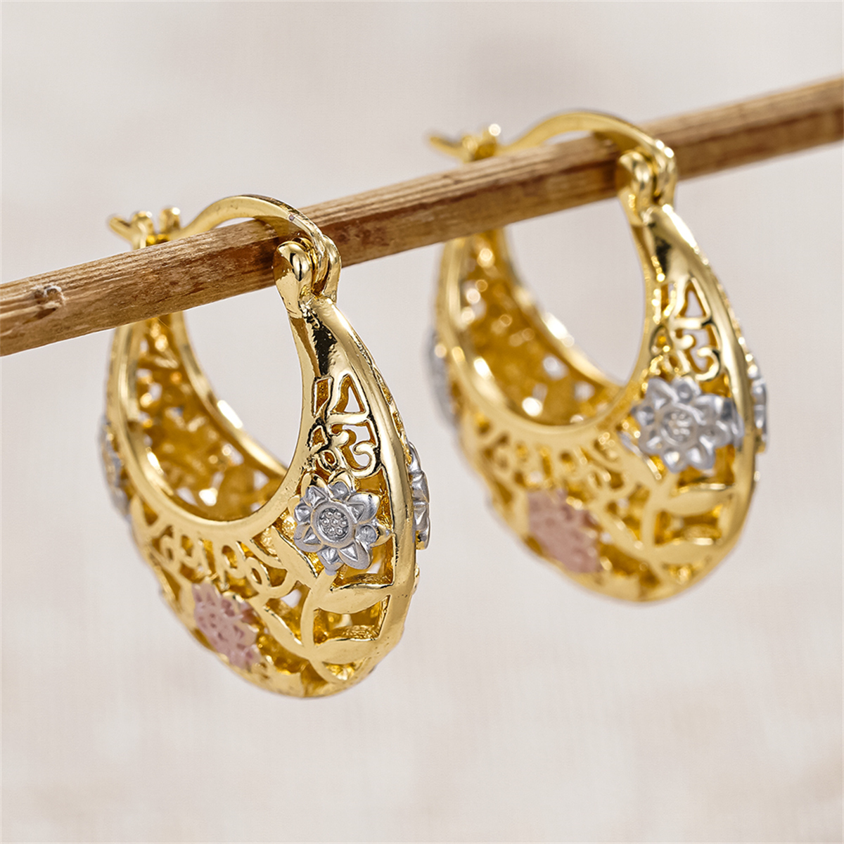 Three-dimensional Flowers Earrings For Women With 0.03µm KC Golden Plated Water Plating On Copper