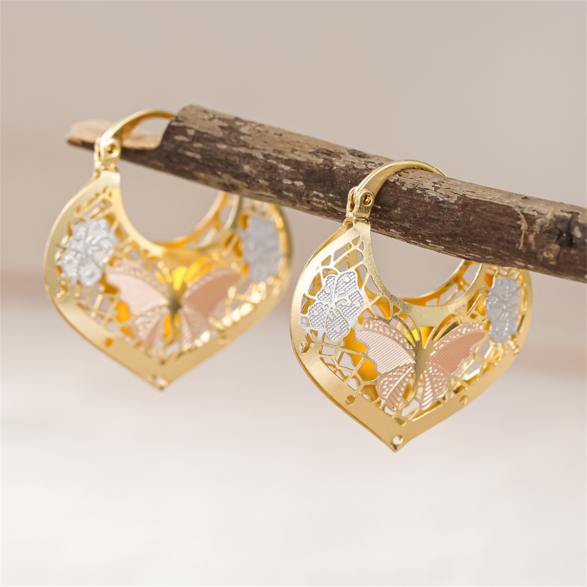 Three-dimensional Flowers Earrings For Women In Copper With KC Golden Water Plating And 0.03µm Thickness