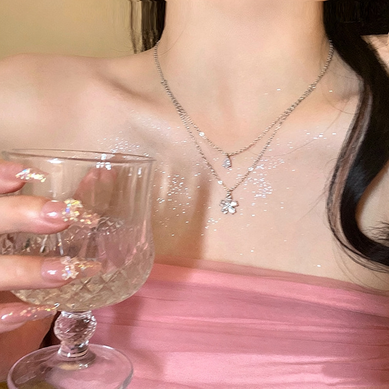 Three-dimensional Flowers Pendant Necklace For Women With Silver Plated Copper, Zircon Inlay, Electroplated Finish, Box Chain 2