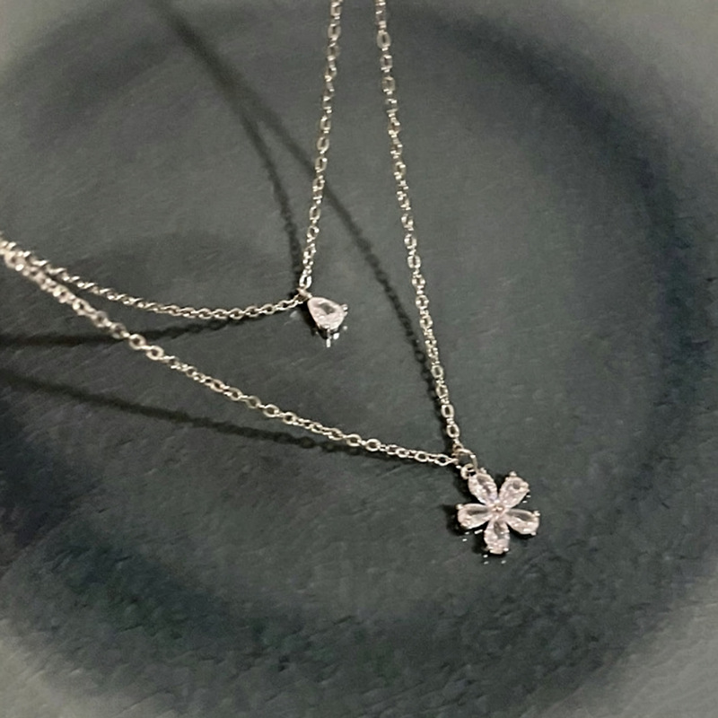 Three-dimensional Flowers Pendant Necklace For Women With Silver Plated Copper, Zircon Inlay, Electroplated Finish, Box Chain 4