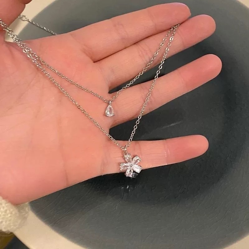 Three-dimensional Flowers Pendant Necklace For Women With Silver Plated Copper, Zircon Inlay, Electroplated Finish, Box Chain 5