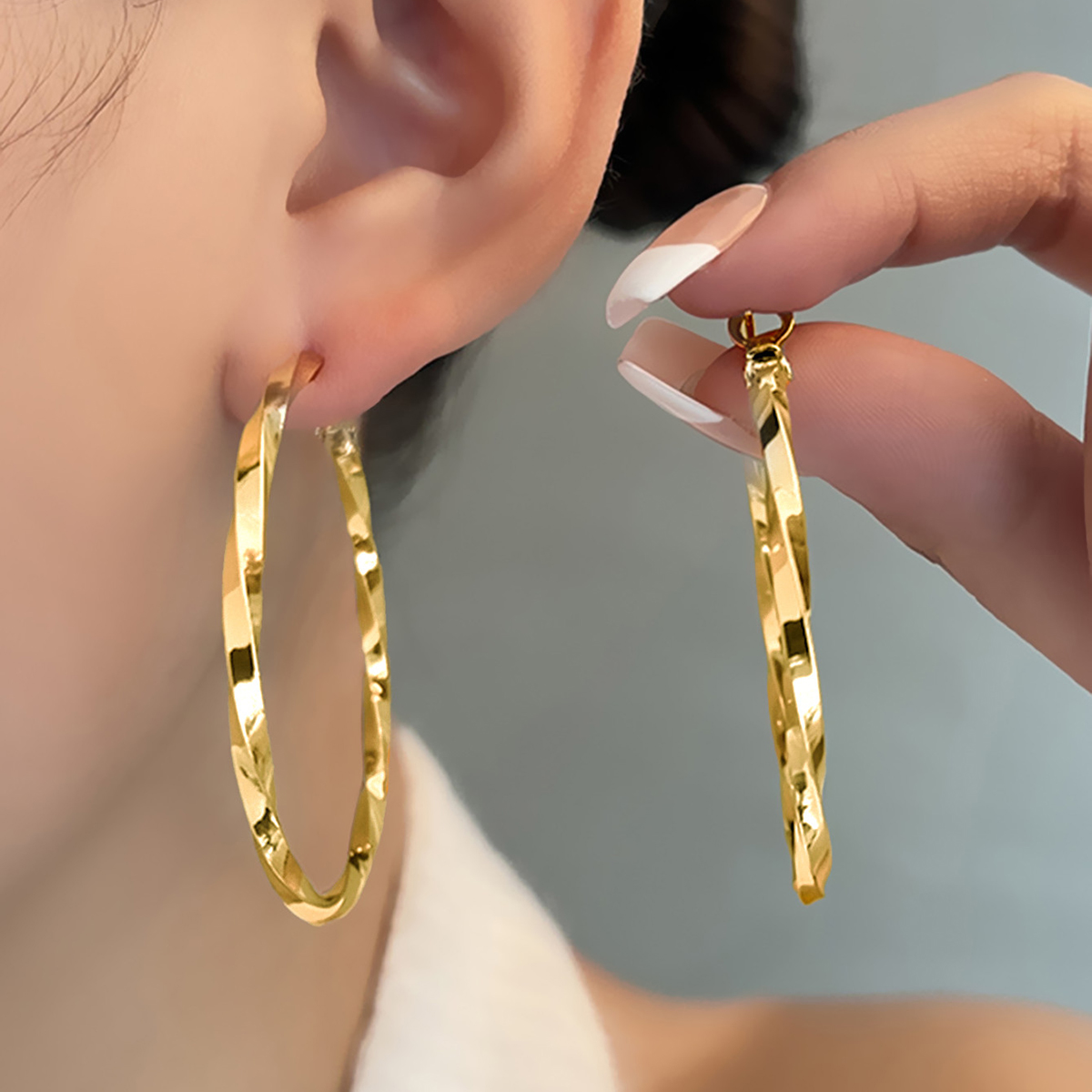 Three-dimensional Geometric Earrings In Copper With KC Golden Water Plating Featuring 0.03µm Thick Coating 3