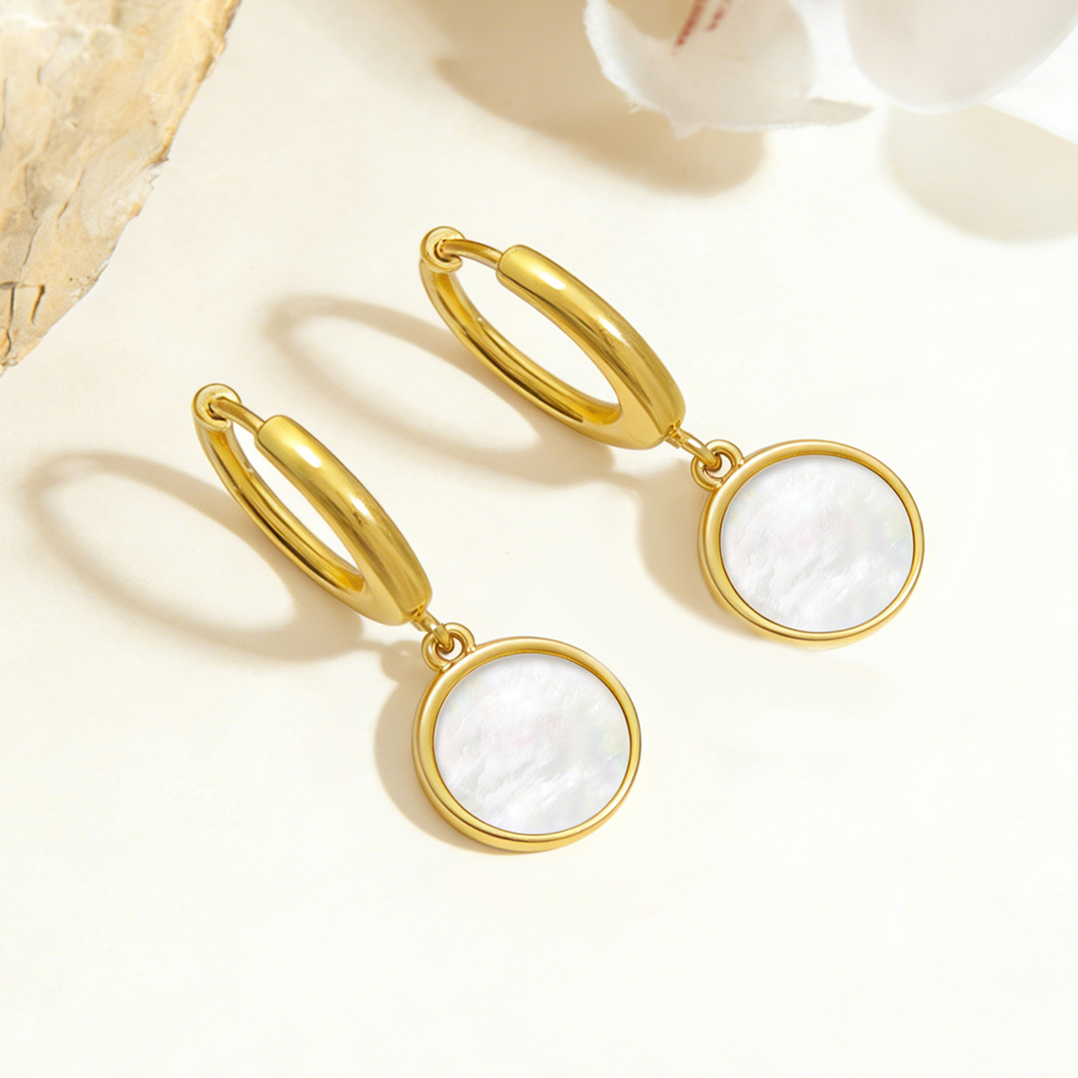 Three-dimensional Geometric Earrings For Women In Copper With Golden Plated Electroplated Finish And 0.01µm Coating Thickness