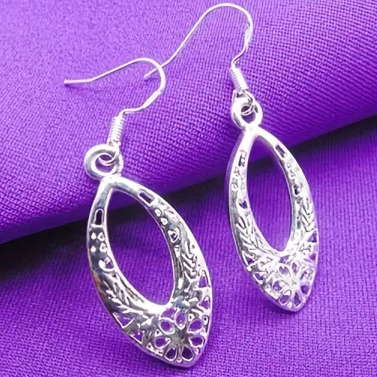 Three-dimensional Geometric Ear Hook For Women In Copper With White K Water Plating And 0.03µm Thickness
