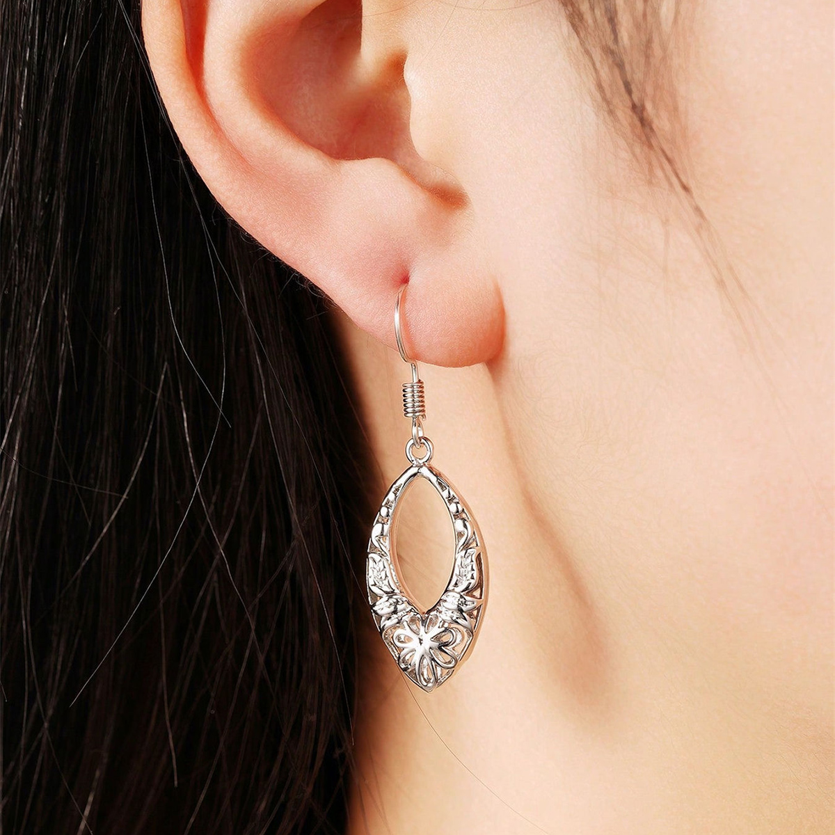 Three-dimensional Geometric Ear Hook For Women In Copper With White K Water Plating And 0.03µm Thickness 2